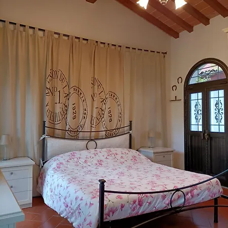 Intera Casa Con Giardino Скандиччи