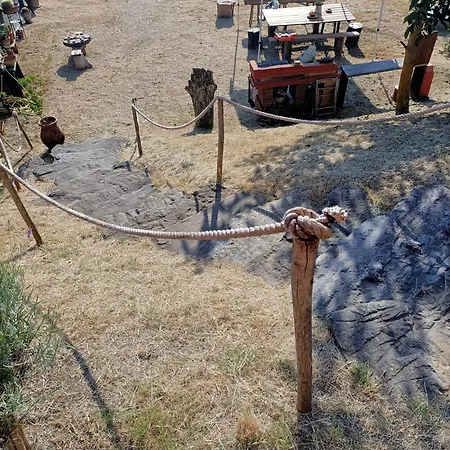Intera Casa Con Giardino